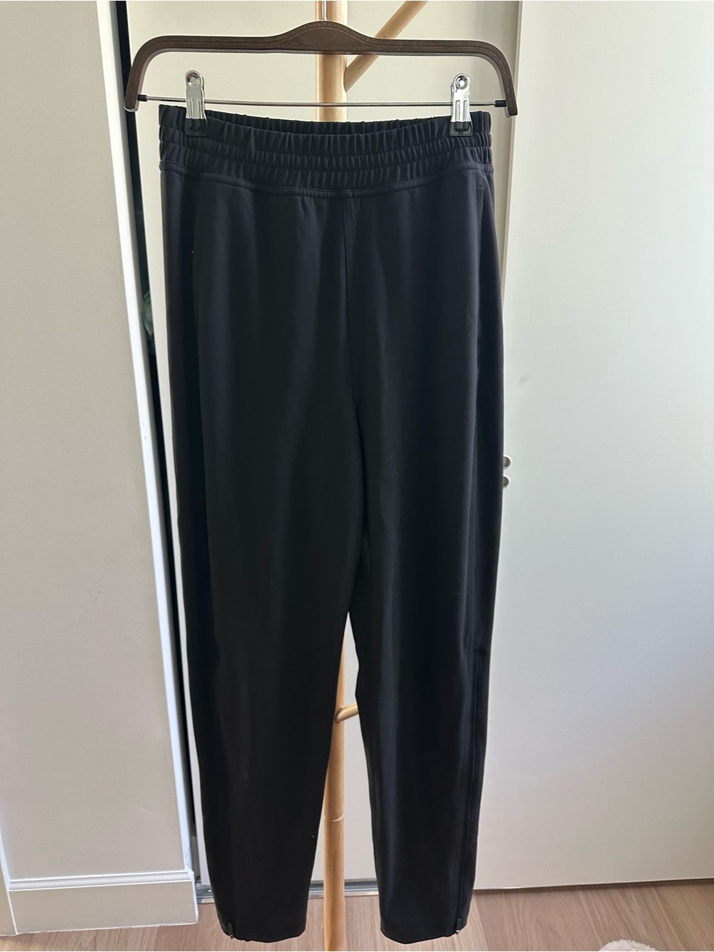 lululemon athletica black Track pants. Zippered leg, can open to wider leg.